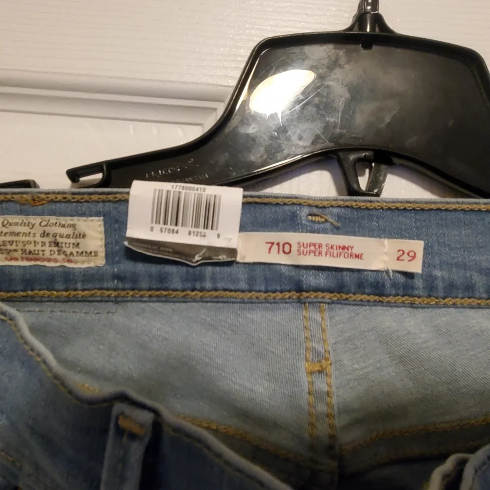 NWT - LEVIS 710 SUPER SKINNY JEAN in size 29x30 - Picture 3 of 5